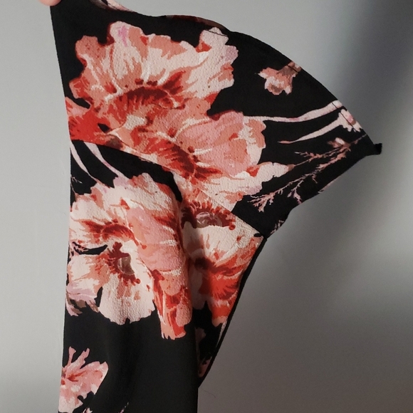 BB Dakota floral blouse - Picture 3 of 5